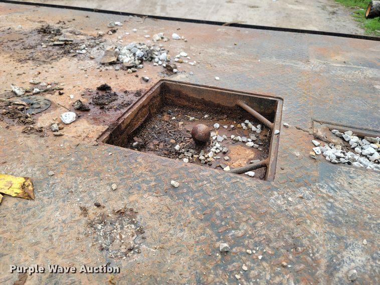 image for item LM9610 2006 Ford F650 Super Duty  flatbed truck