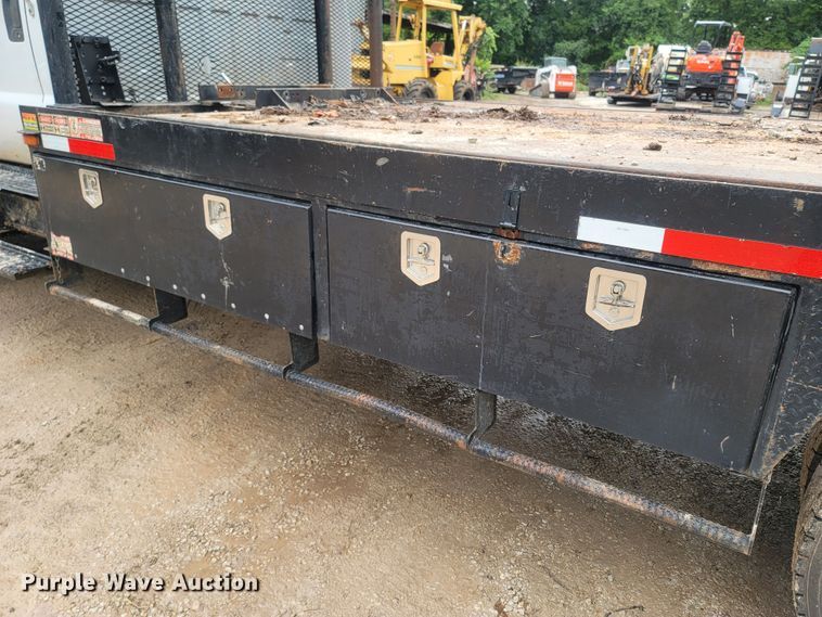 image for item LM9610 2006 Ford F650 Super Duty  flatbed truck