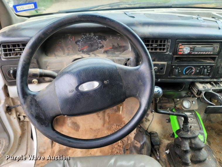 image for item LM9610 2006 Ford F650 Super Duty  flatbed truck