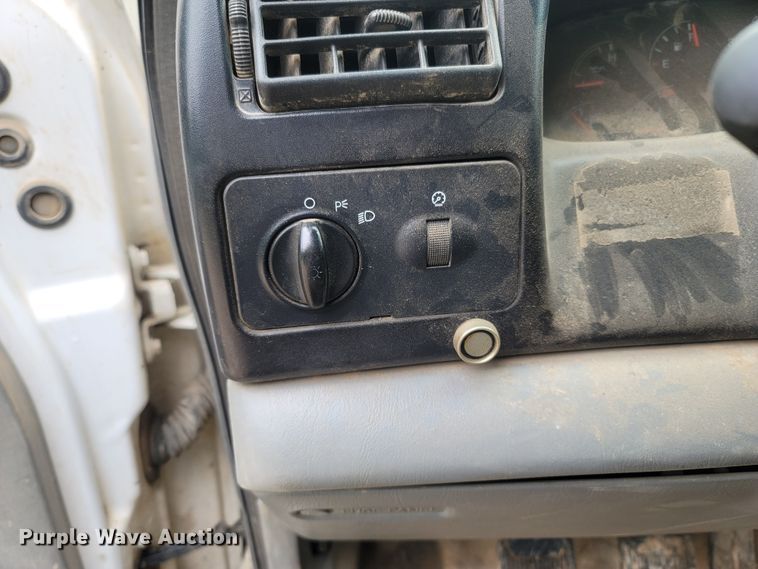 image for item LM9610 2006 Ford F650 Super Duty  flatbed truck