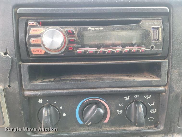 image for item LM9610 2006 Ford F650 Super Duty  flatbed truck