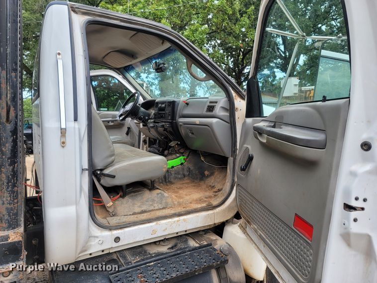 image for item LM9610 2006 Ford F650 Super Duty  flatbed truck