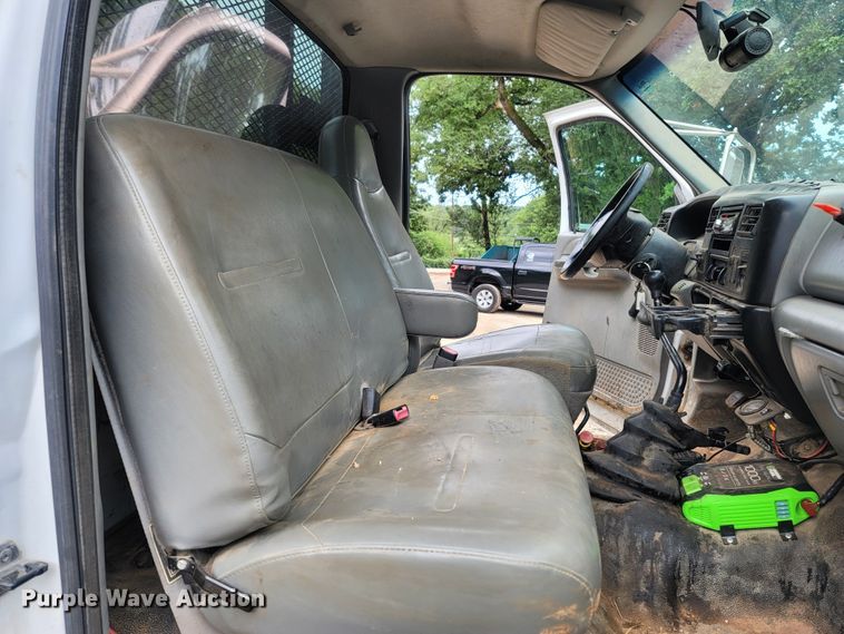 image for item LM9610 2006 Ford F650 Super Duty  flatbed truck