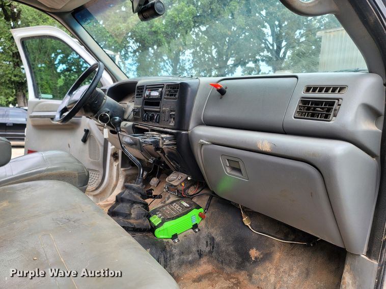 image for item LM9610 2006 Ford F650 Super Duty  flatbed truck