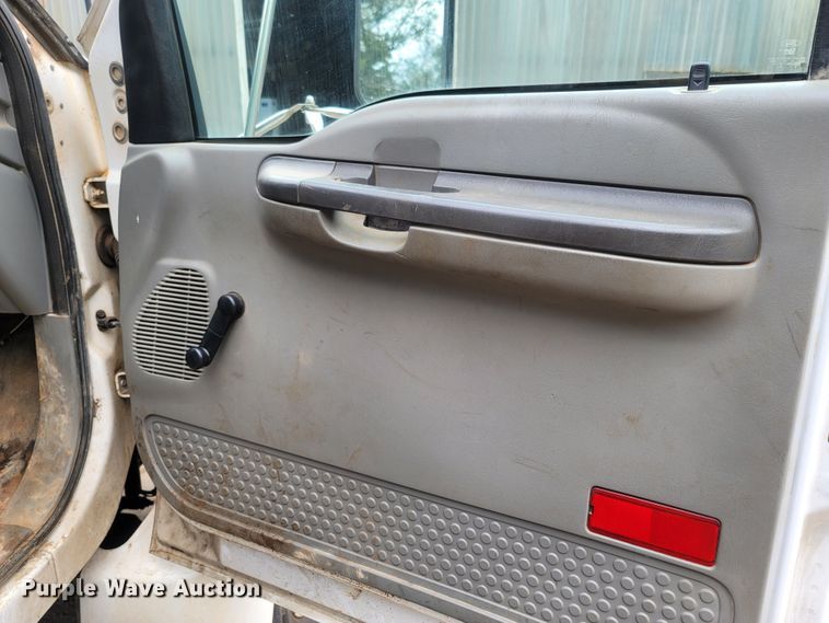 image for item LM9610 2006 Ford F650 Super Duty  flatbed truck