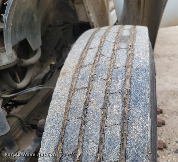 image for item LM9610 2006 Ford F650 Super Duty  flatbed truck