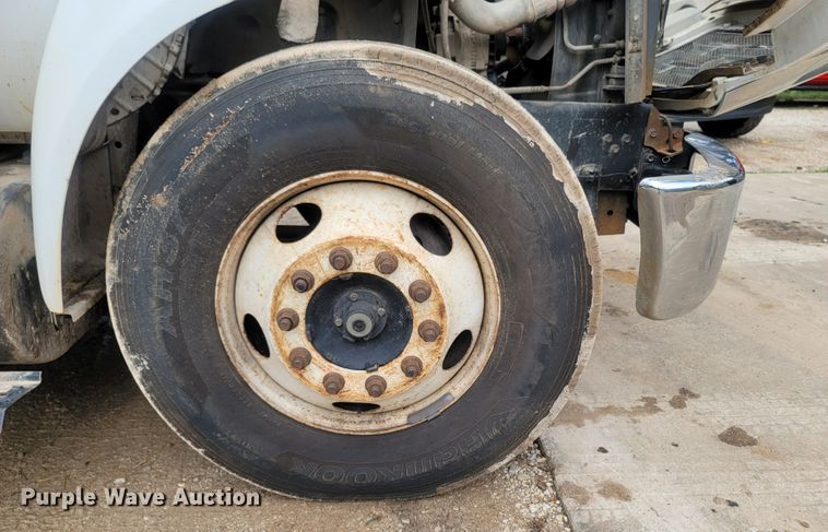 image for item LM9610 2006 Ford F650 Super Duty  flatbed truck