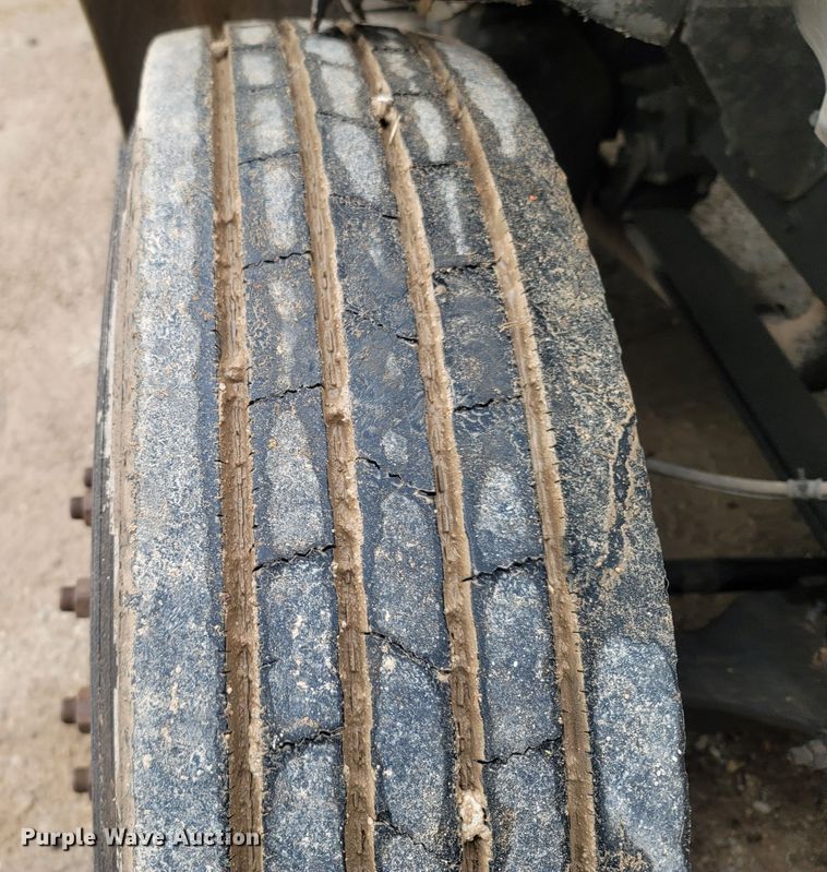 image for item LM9610 2006 Ford F650 Super Duty  flatbed truck