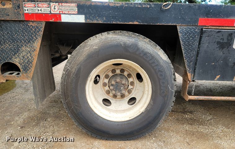 image for item LM9610 2006 Ford F650 Super Duty  flatbed truck