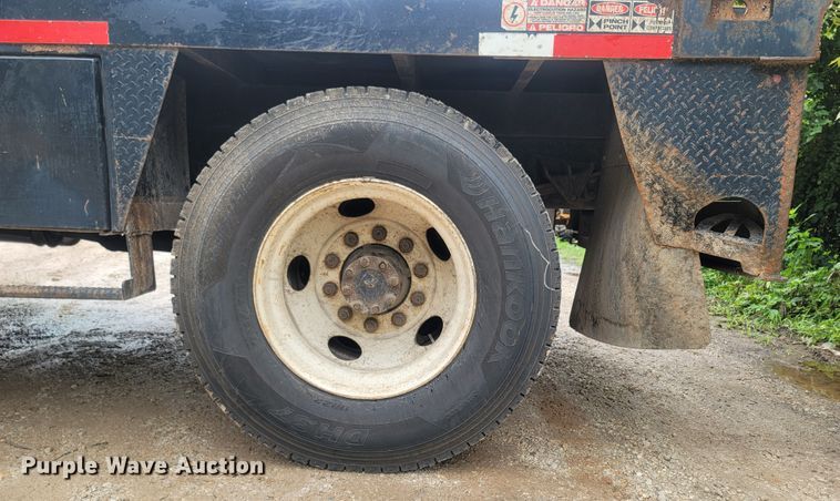 image for item LM9610 2006 Ford F650 Super Duty  flatbed truck