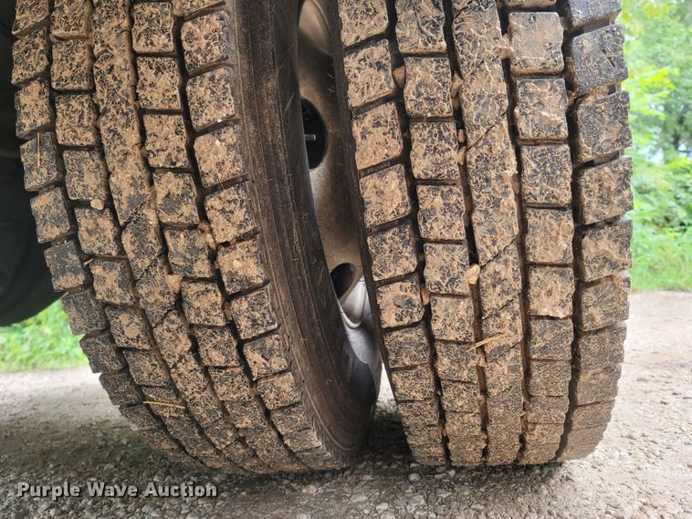 image for item LM9610 2006 Ford F650 Super Duty  flatbed truck