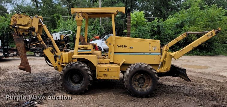 image for item LM9612 1998 Vermeer V8550  vibratory cable plow