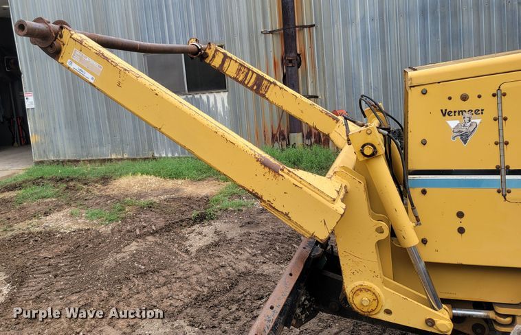 image for item LM9612 1998 Vermeer V8550  vibratory cable plow