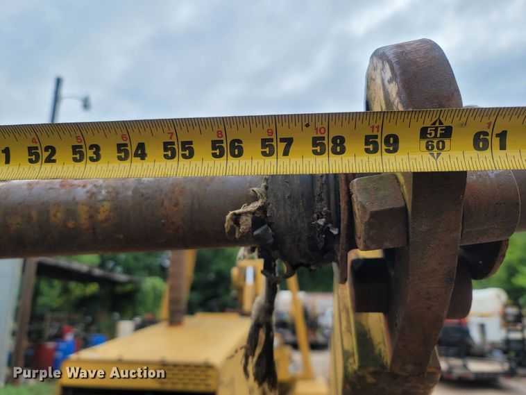 image for item LM9612 1998 Vermeer V8550  vibratory cable plow