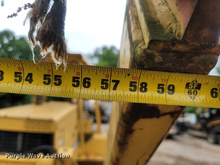 image for item LM9612 1998 Vermeer V8550  vibratory cable plow