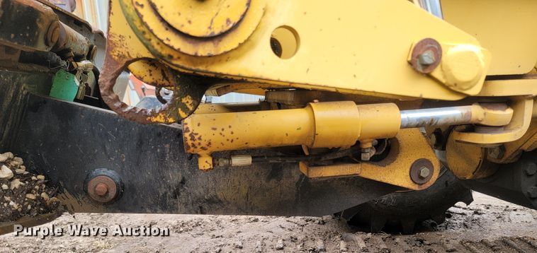 image for item LM9612 1998 Vermeer V8550  vibratory cable plow