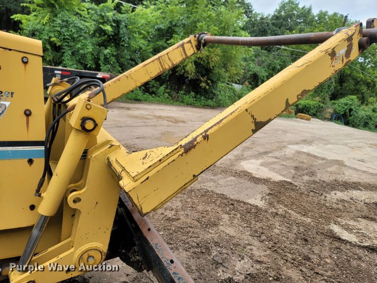 image for item LM9612 1998 Vermeer V8550  vibratory cable plow