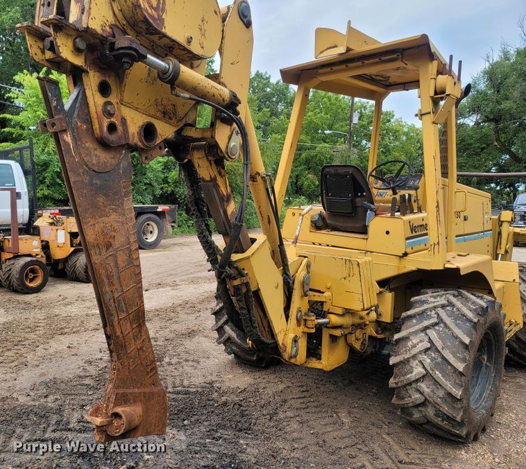 image for item LM9612 1998 Vermeer V8550  vibratory cable plow