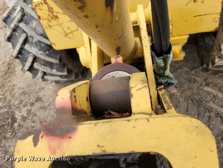 image for item LM9612 1998 Vermeer V8550  vibratory cable plow