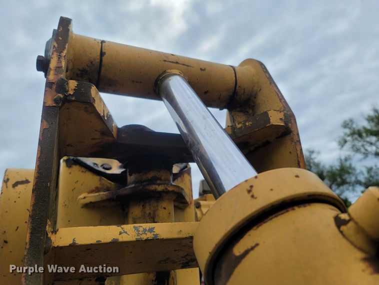 image for item LM9612 1998 Vermeer V8550  vibratory cable plow