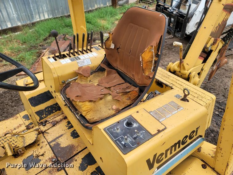 image for item LM9612 1998 Vermeer V8550  vibratory cable plow