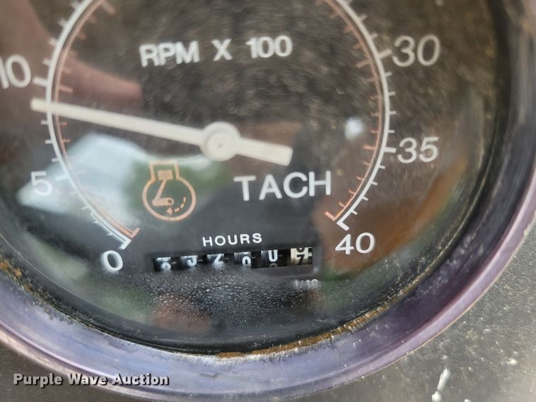 image for item LM9612 1998 Vermeer V8550  vibratory cable plow