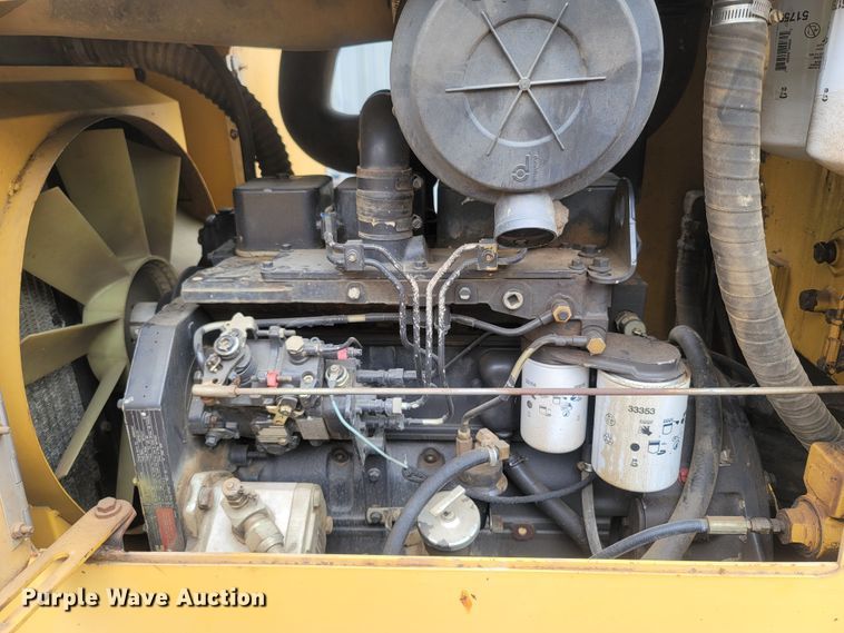 image for item LM9612 1998 Vermeer V8550  vibratory cable plow