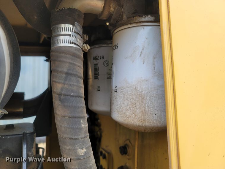 image for item LM9612 1998 Vermeer V8550  vibratory cable plow