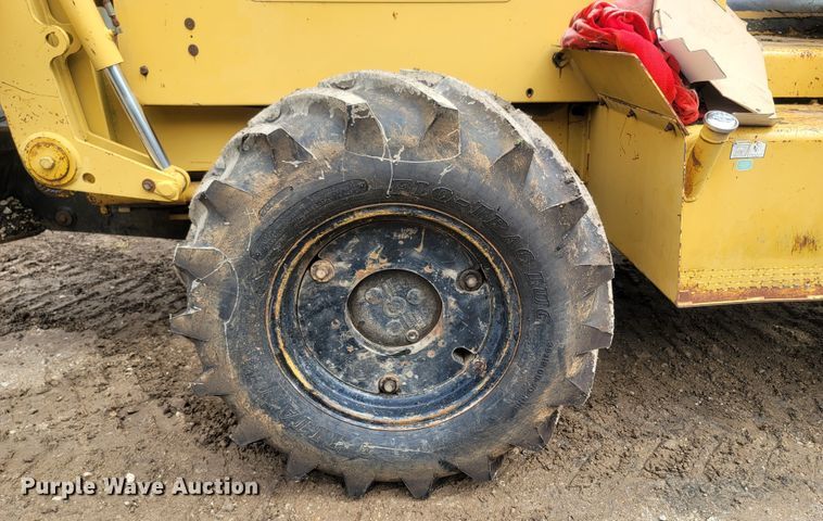 image for item LM9612 1998 Vermeer V8550  vibratory cable plow