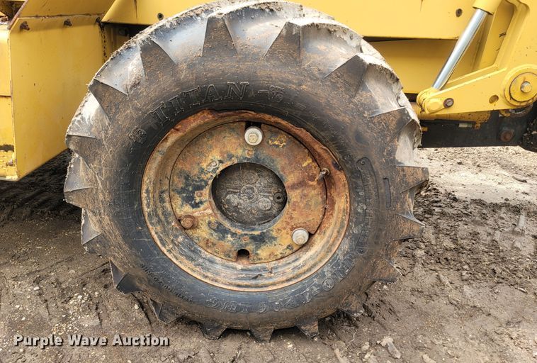 image for item LM9612 1998 Vermeer V8550  vibratory cable plow