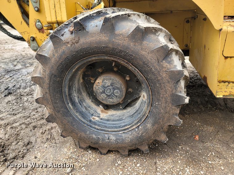 image for item LM9612 1998 Vermeer V8550  vibratory cable plow