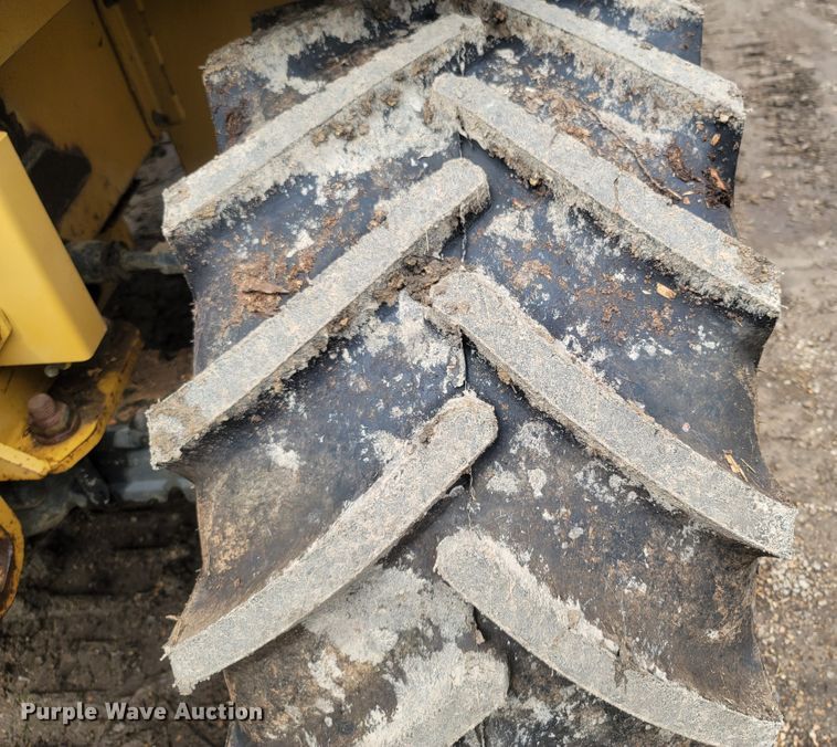 image for item LM9612 1998 Vermeer V8550  vibratory cable plow