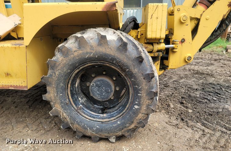 image for item LM9612 1998 Vermeer V8550  vibratory cable plow