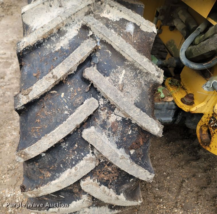 image for item LM9612 1998 Vermeer V8550  vibratory cable plow