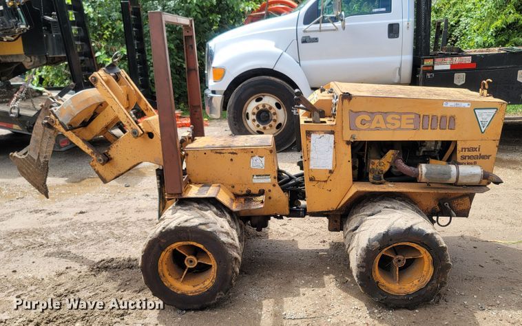 image for item LM9613 1989 Case Maxi Sneaker Series B  vibratory cable plow