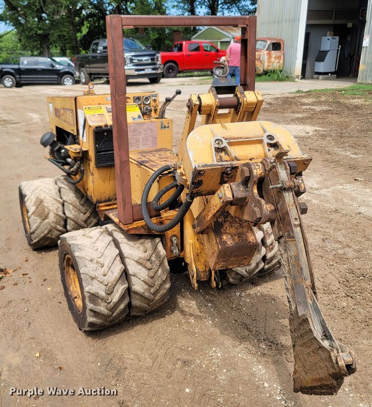 image for item LM9613 1989 Case Maxi Sneaker Series B  vibratory cable plow