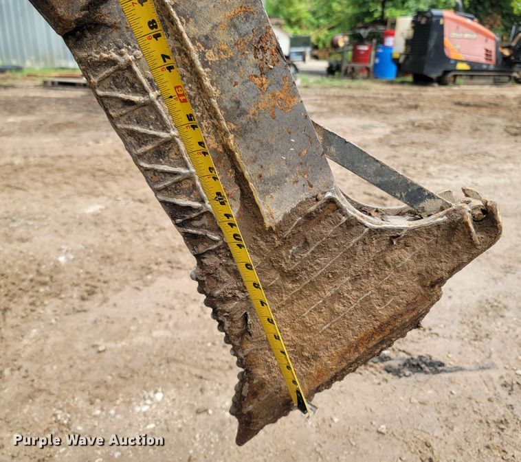 image for item LM9613 1989 Case Maxi Sneaker Series B  vibratory cable plow