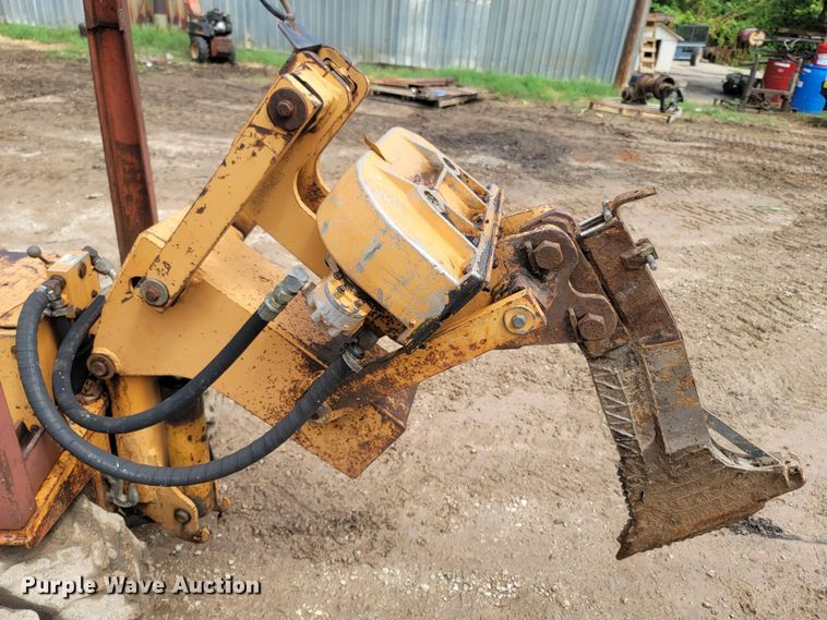 image for item LM9613 1989 Case Maxi Sneaker Series B  vibratory cable plow