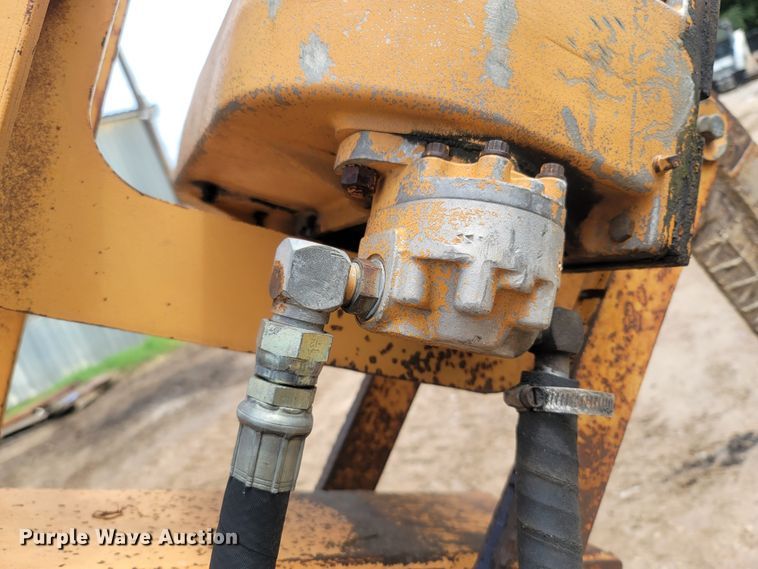 image for item LM9613 1989 Case Maxi Sneaker Series B  vibratory cable plow