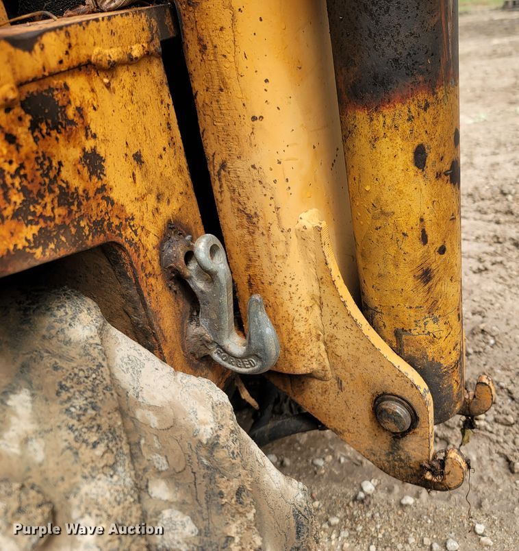 image for item LM9613 1989 Case Maxi Sneaker Series B  vibratory cable plow