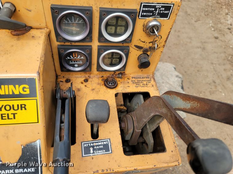 image for item LM9613 1989 Case Maxi Sneaker Series B  vibratory cable plow