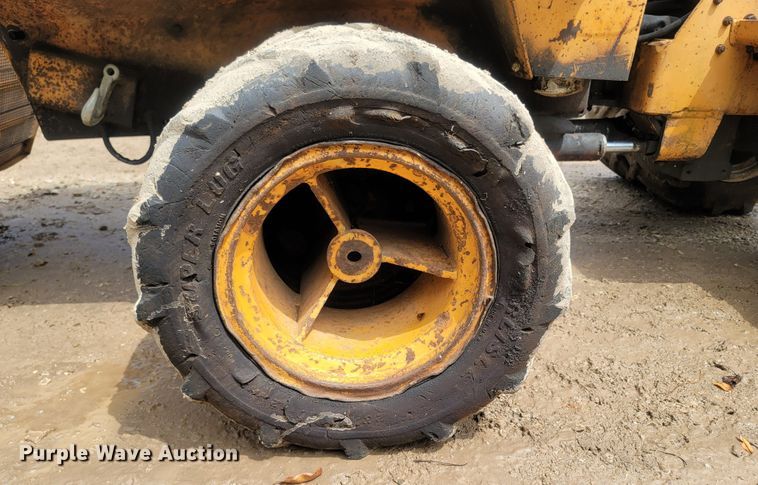 image for item LM9613 1989 Case Maxi Sneaker Series B  vibratory cable plow