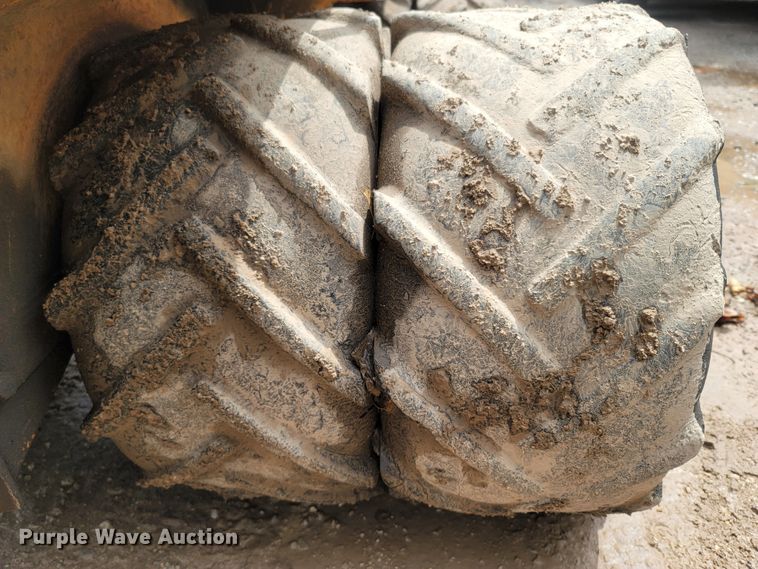 image for item LM9613 1989 Case Maxi Sneaker Series B  vibratory cable plow