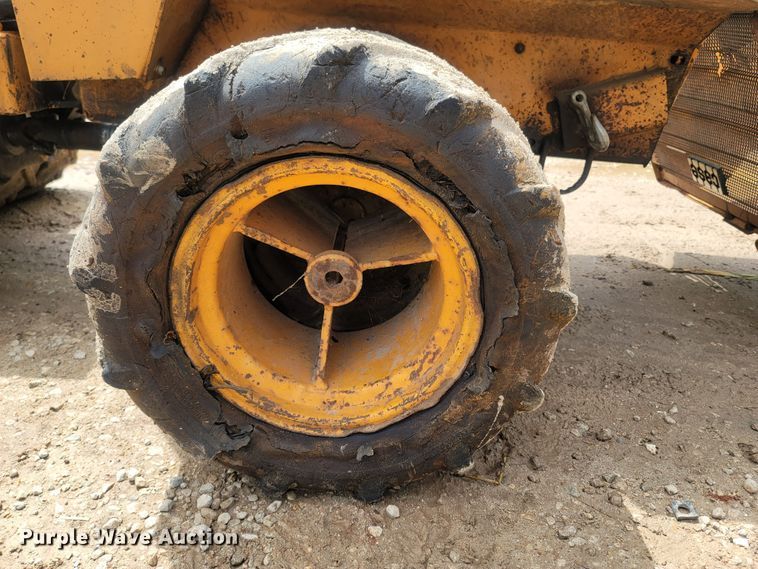 image for item LM9613 1989 Case Maxi Sneaker Series B  vibratory cable plow