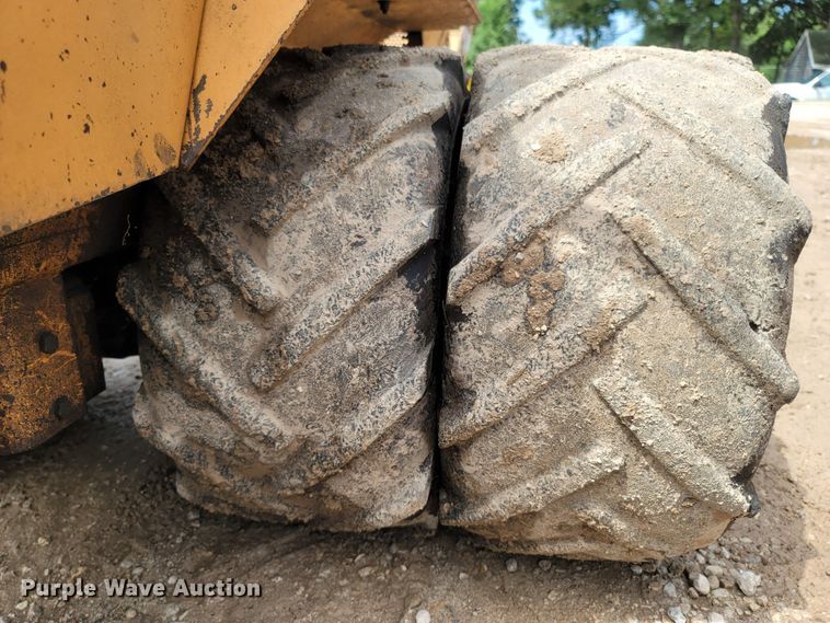 image for item LM9613 1989 Case Maxi Sneaker Series B  vibratory cable plow