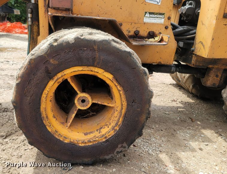 image for item LM9613 1989 Case Maxi Sneaker Series B  vibratory cable plow