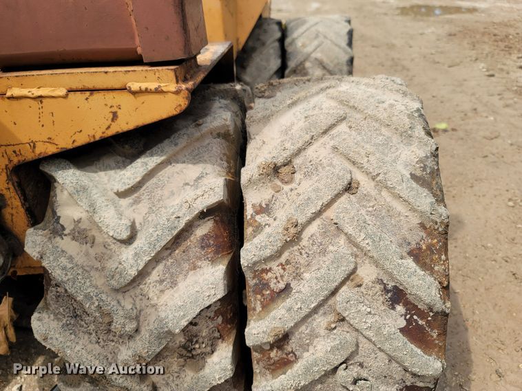 image for item LM9613 1989 Case Maxi Sneaker Series B  vibratory cable plow