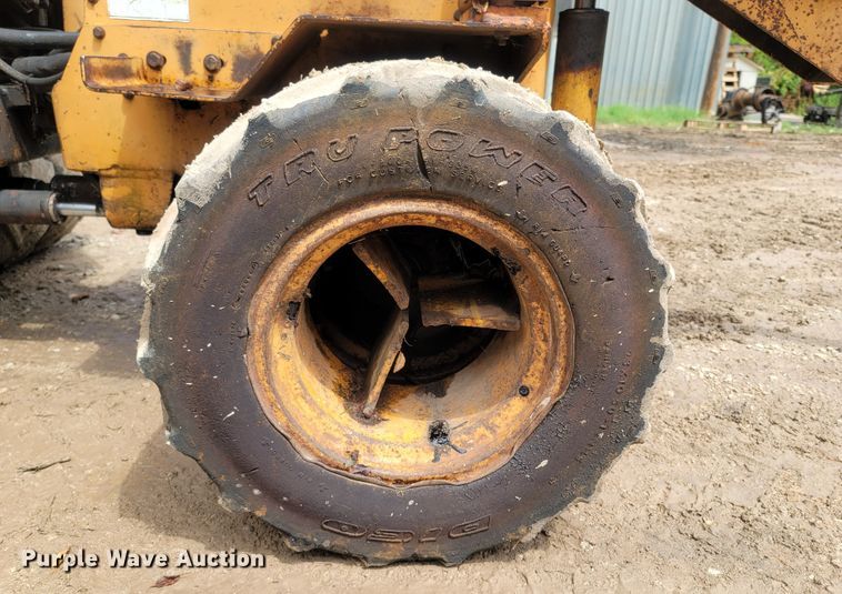 image for item LM9613 1989 Case Maxi Sneaker Series B  vibratory cable plow