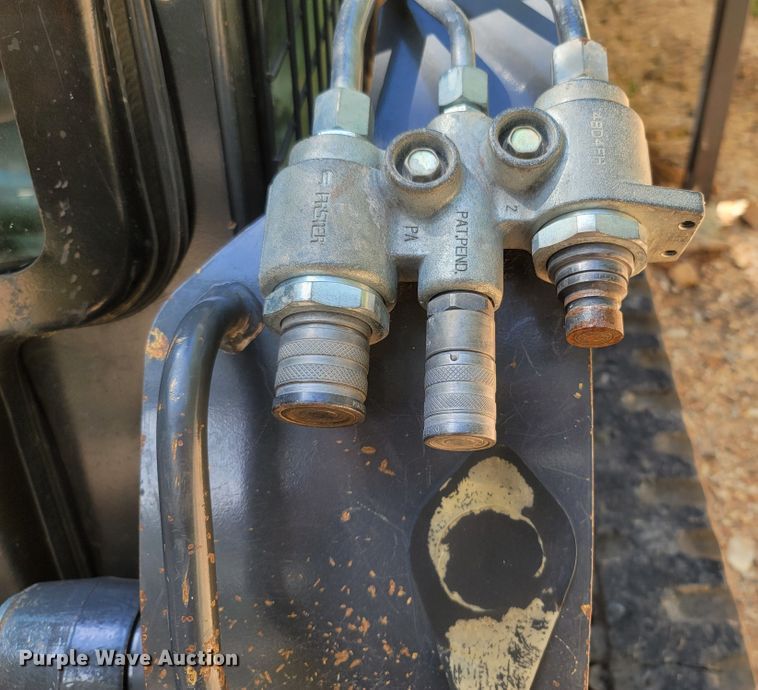 image for item LM9638 2013 New Holland C232  tracked skid steer loader