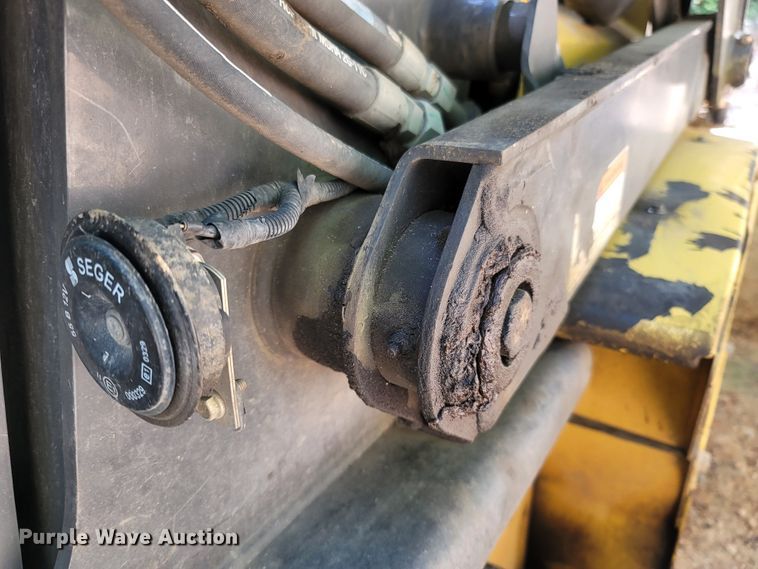 image for item LM9638 2013 New Holland C232  tracked skid steer loader